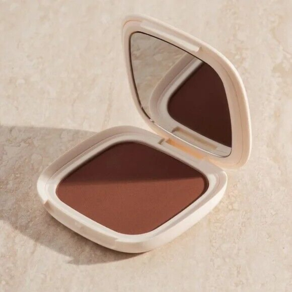 New Vesca Beauty Soft Matte Bronzing Powder Bronzer. “Kissed by Maldives”